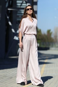 Стилен дамски сатениран панталон LARA BEIGE Стилен дамски сатениран панталон LARA BEIGE