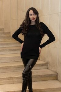 Стилна черна плетена блуза FABULOUS