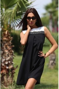 Черна рокля с дантела CHARLOTTE
