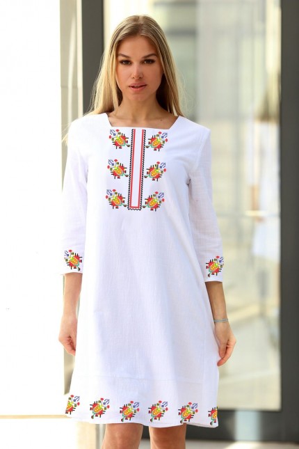 Бяла рокля с бродирана шевица AGLIKA