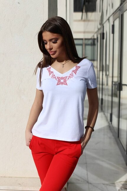 Тениска с бродерия LENA Тениска с бродерия LENA