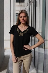 Черна тениска с шевица LORA