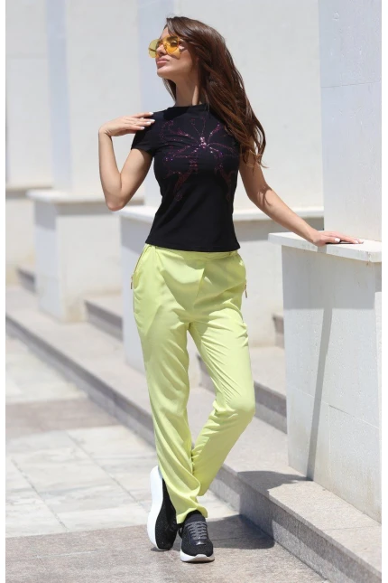 Дамски спортен панталон с ефектни джобове RUJA Дамски спортен панталон с ефектни джобове RUJA